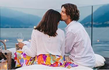 Plaisir et moments à deux dans une atmosphère romantique